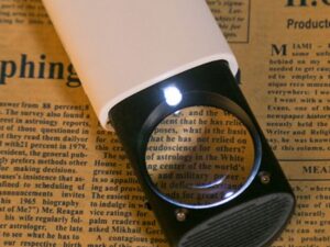 M009 LED 8배율 휴대용 미니 초경량 돋보기제작